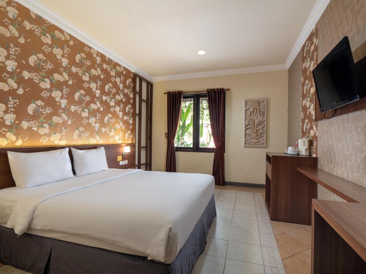 Lotus Garden Hotel Кедири Экстерьер фото
