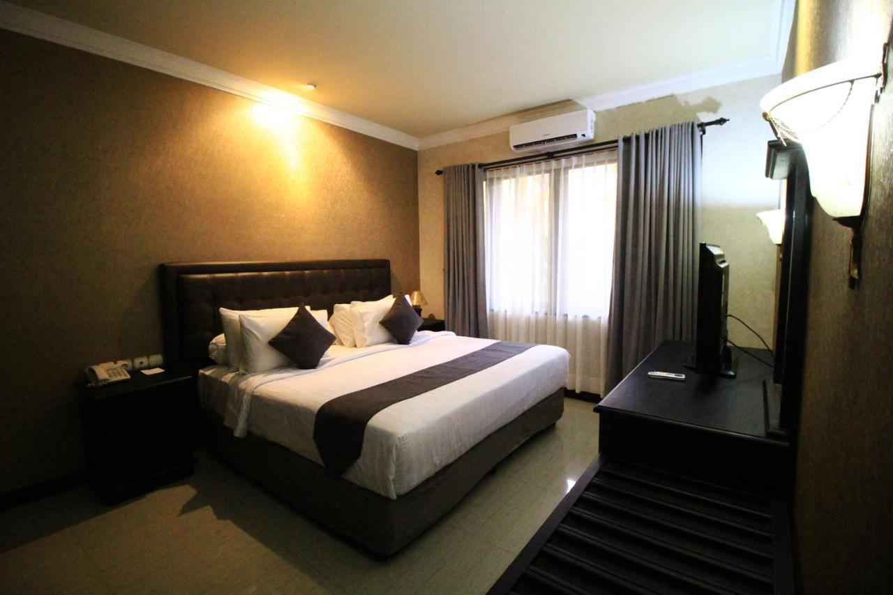 Lotus Garden Hotel Кедири Экстерьер фото