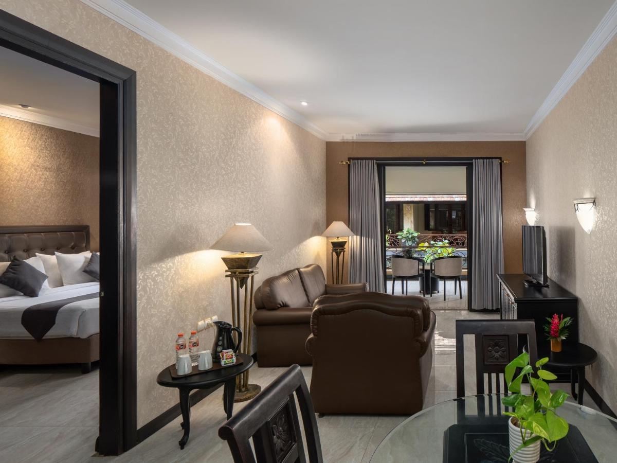 Lotus Garden Hotel Кедири Экстерьер фото