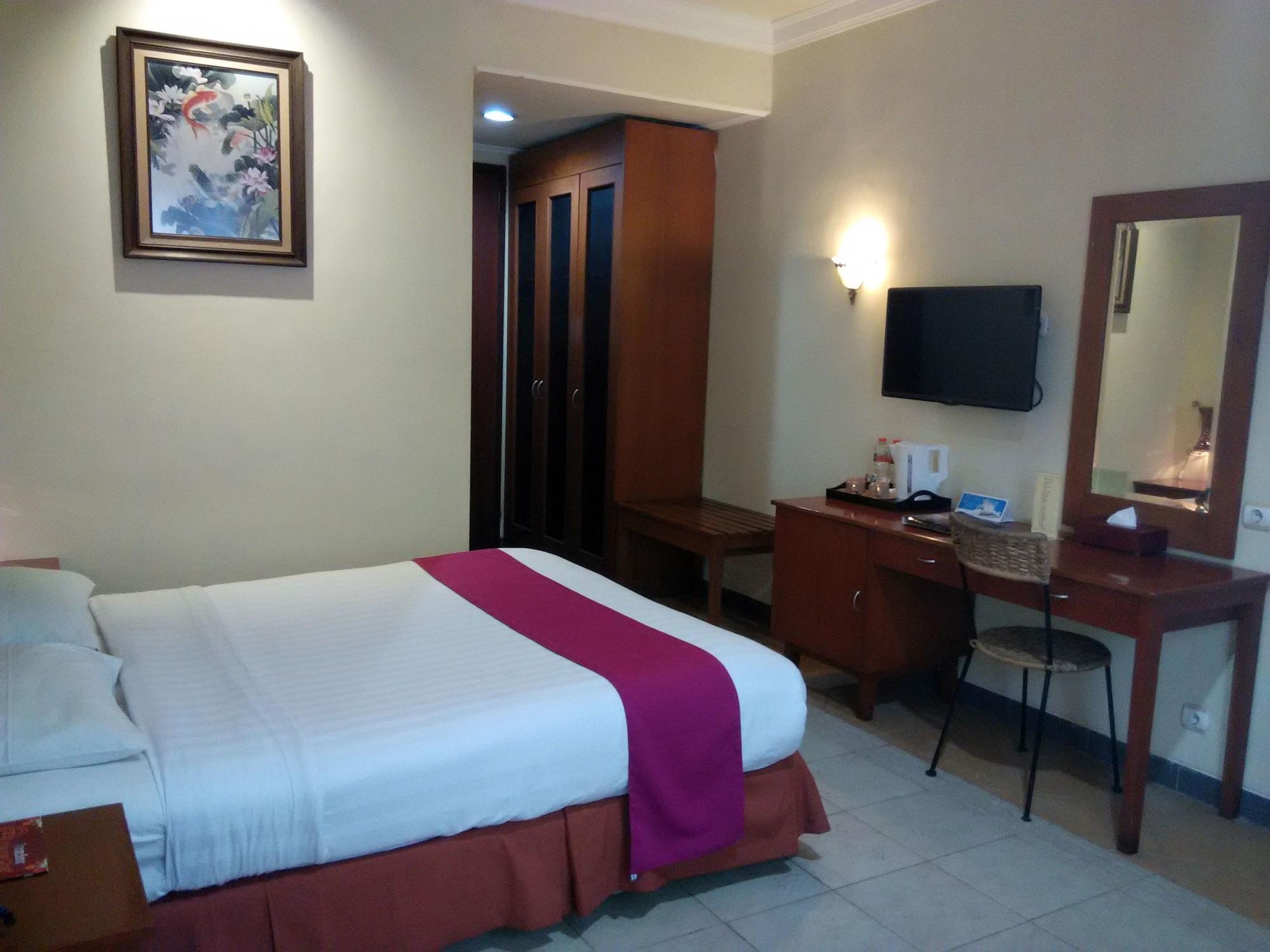 Lotus Garden Hotel Кедири Экстерьер фото