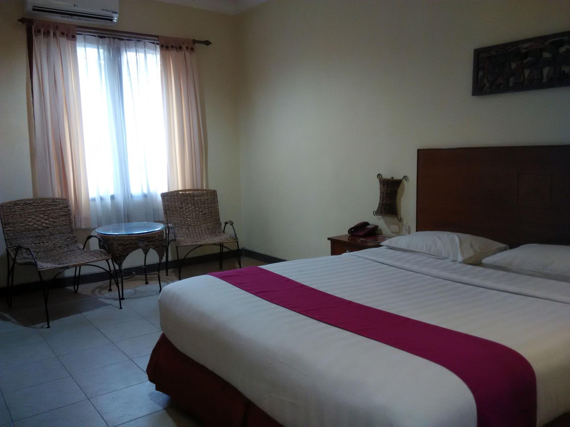 Lotus Garden Hotel Кедири Экстерьер фото