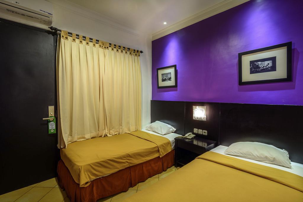Lotus Garden Hotel Кедири Экстерьер фото