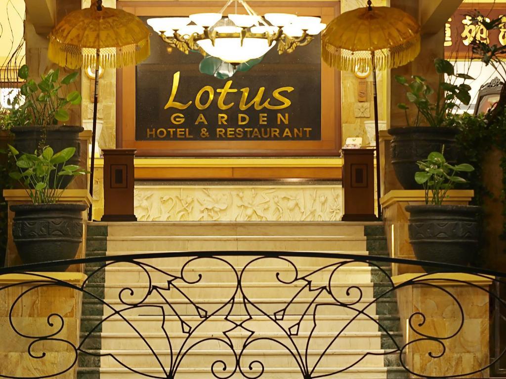 Lotus Garden Hotel Кедири Экстерьер фото